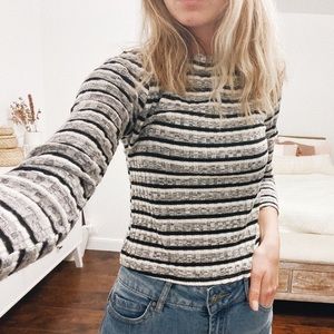 • striped long sleeve crop top •